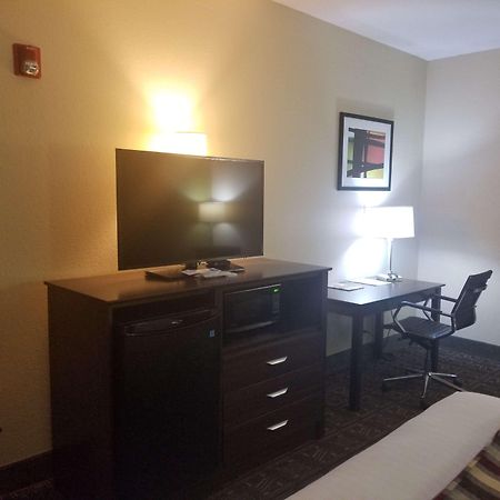 Best Western Rayne Inn Bagian luar foto