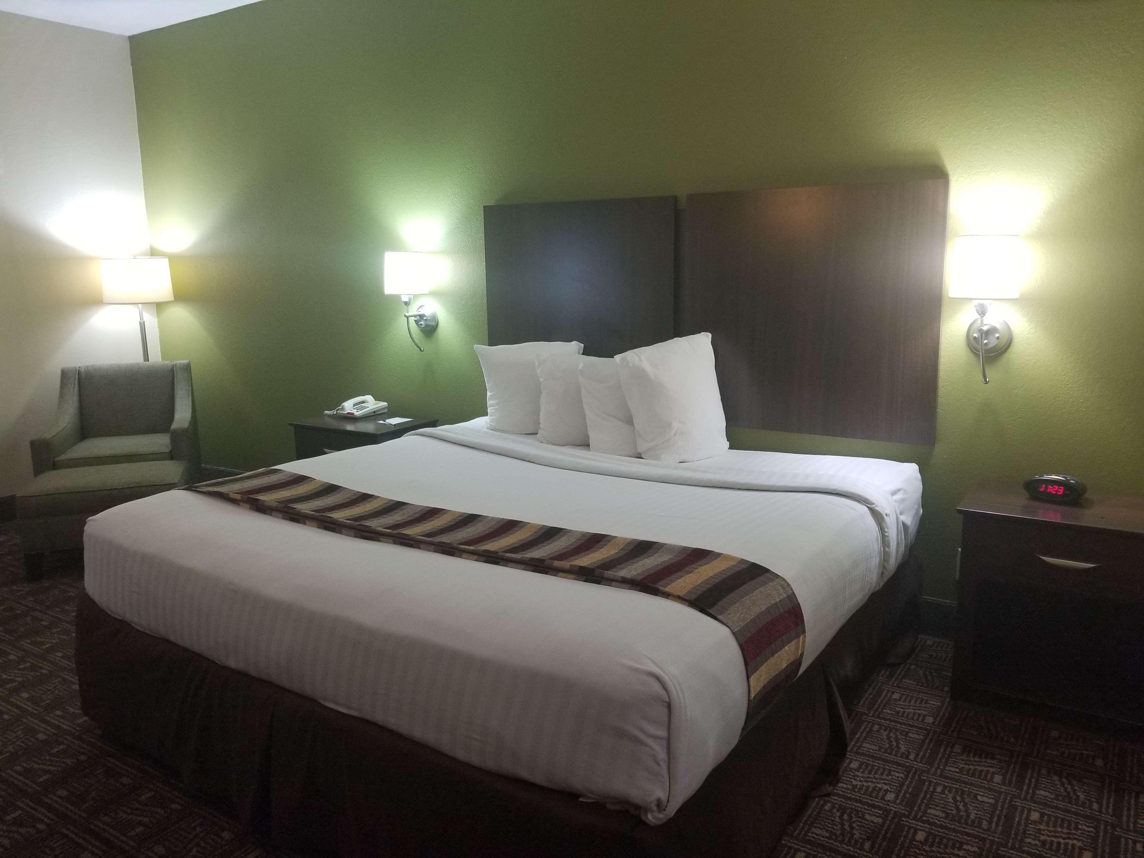 Best Western Rayne Inn Bagian luar foto