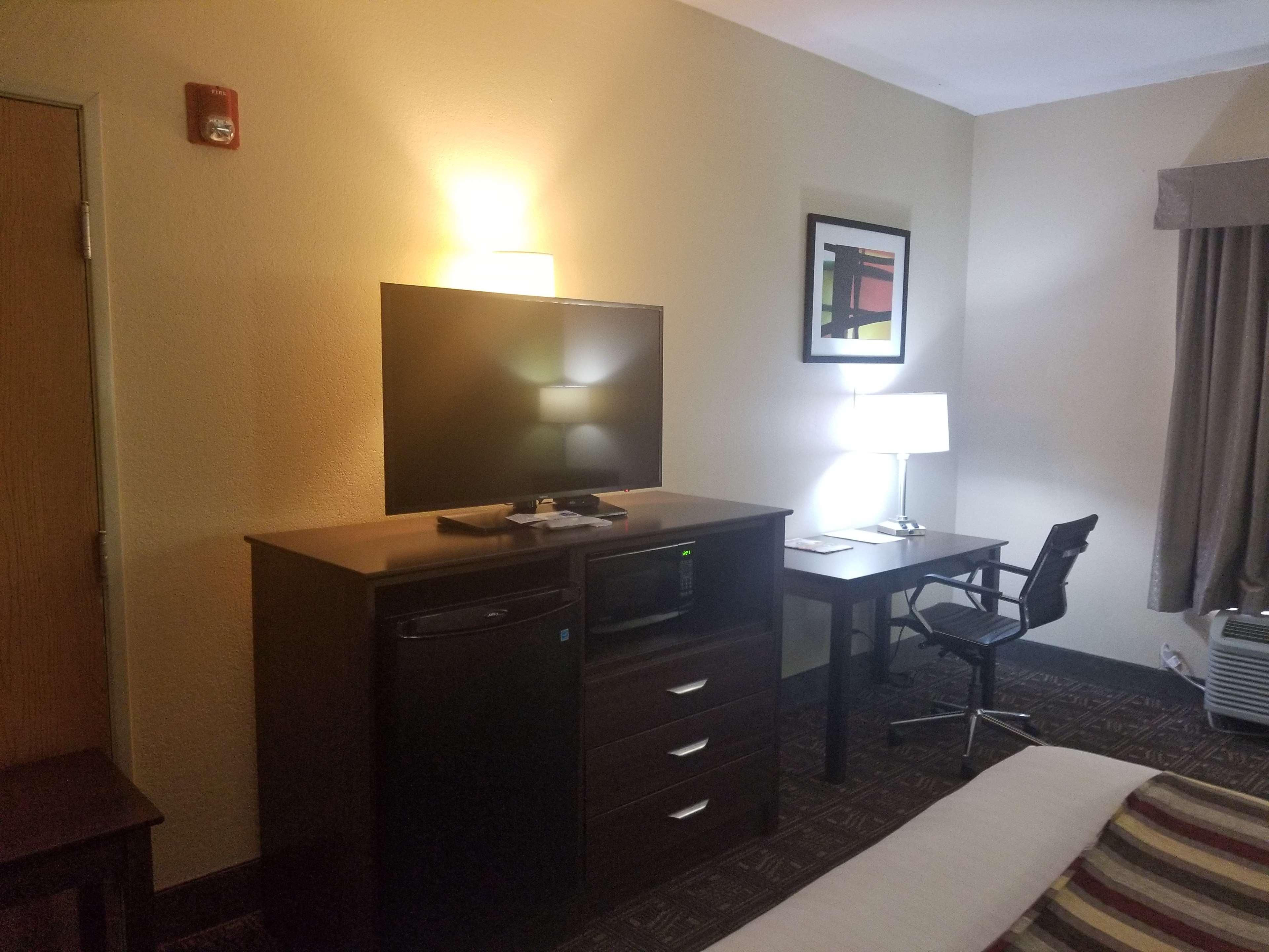 Best Western Rayne Inn Bagian luar foto