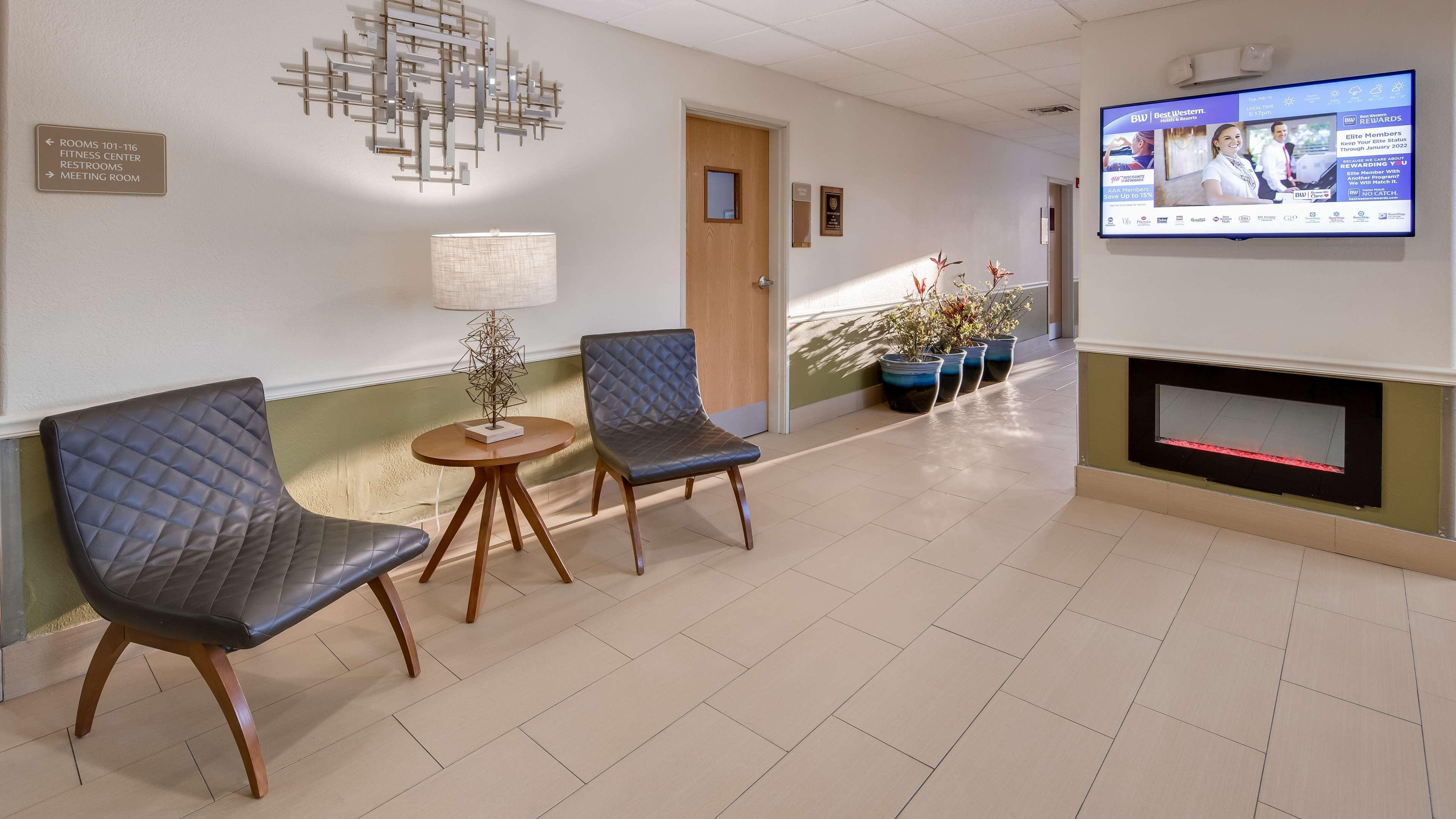 Best Western Rayne Inn Bagian luar foto
