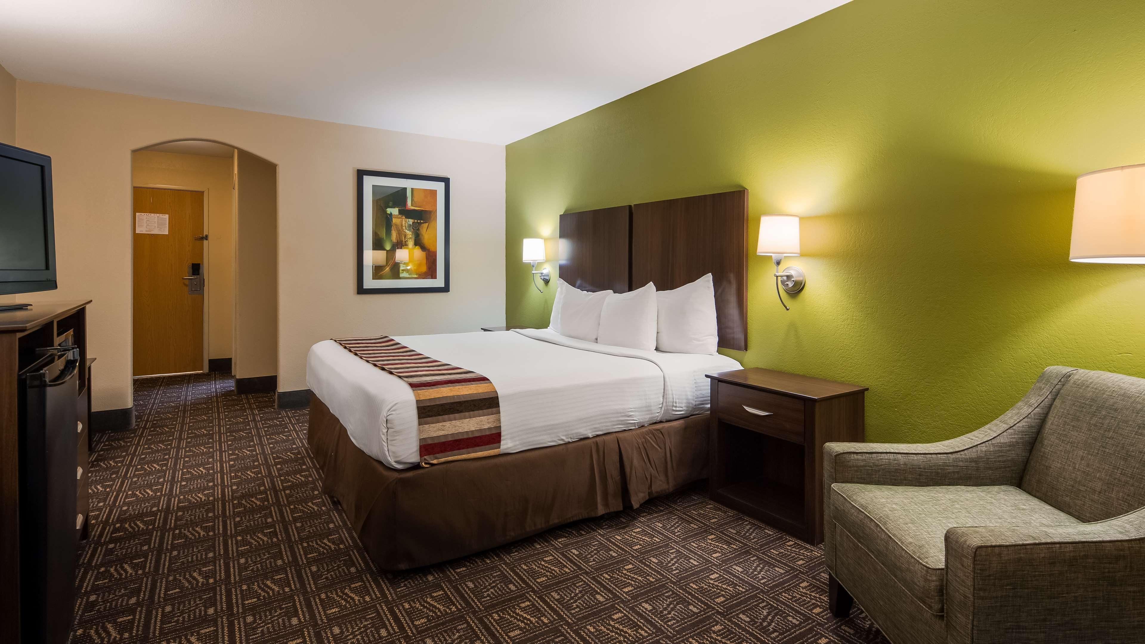 Best Western Rayne Inn Bagian luar foto
