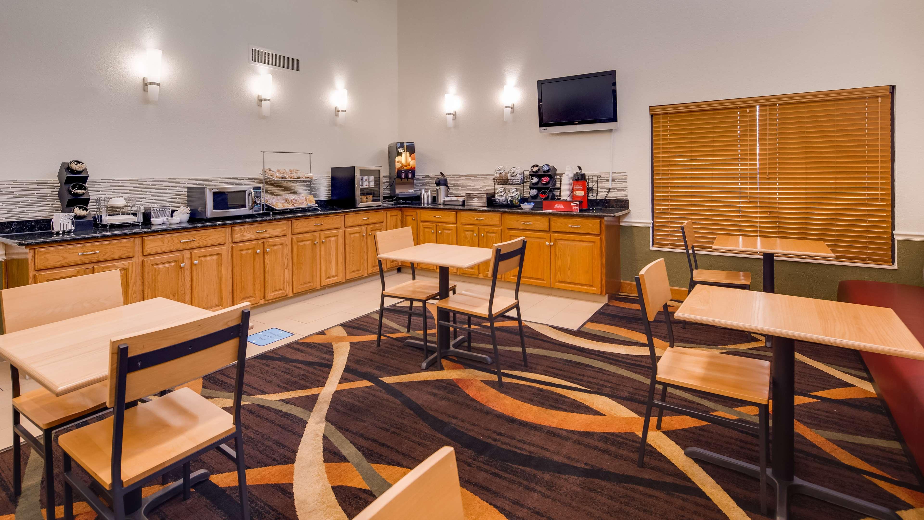 Best Western Rayne Inn Bagian luar foto