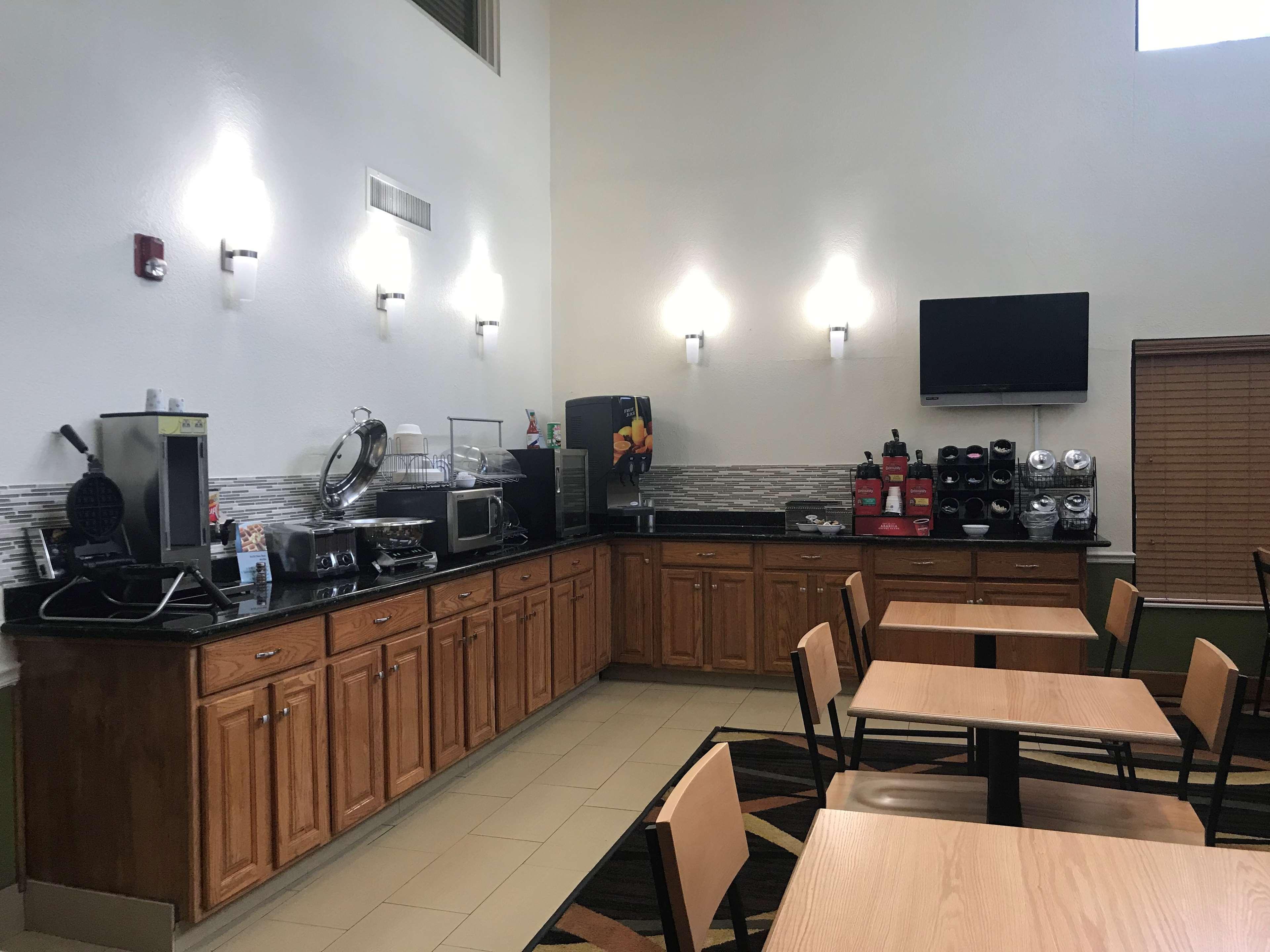 Best Western Rayne Inn Bagian luar foto