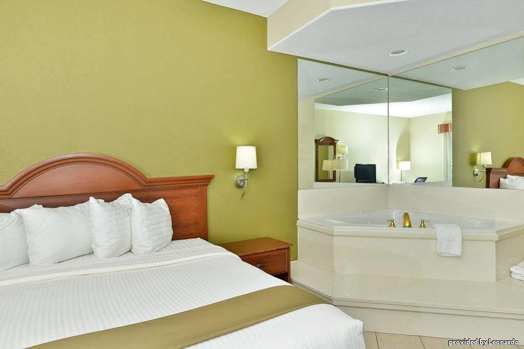 Best Western Rayne Inn Bagian luar foto