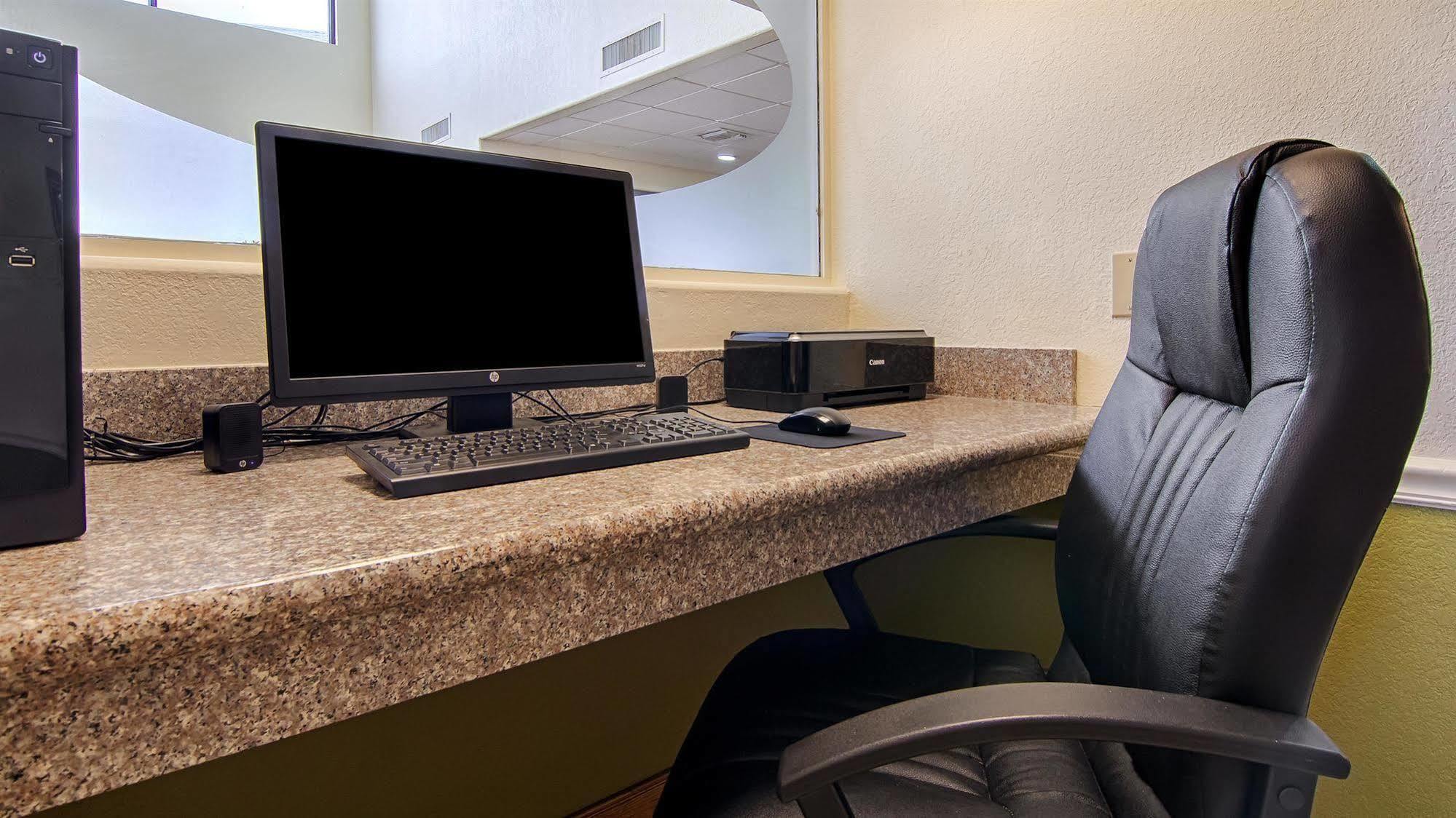 Best Western Rayne Inn Bagian luar foto
